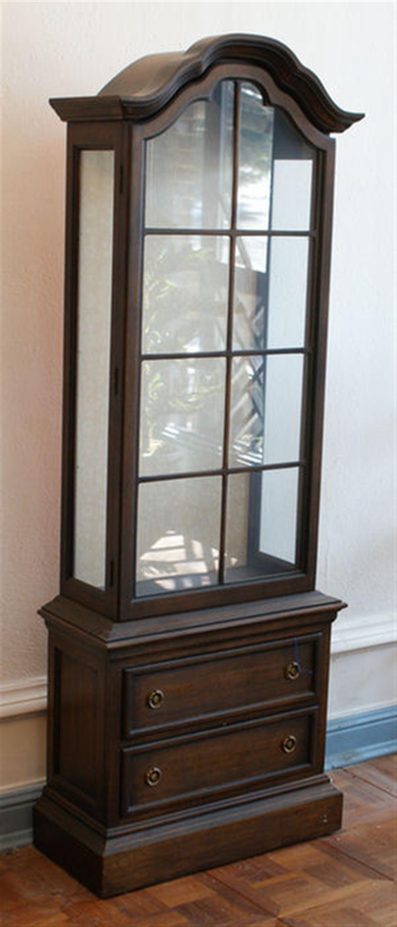 Mahogany Queen Anne style curio 3d819