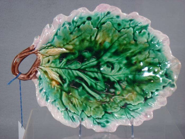 Etruscan majolica leaf dish 1 4  3d4dd