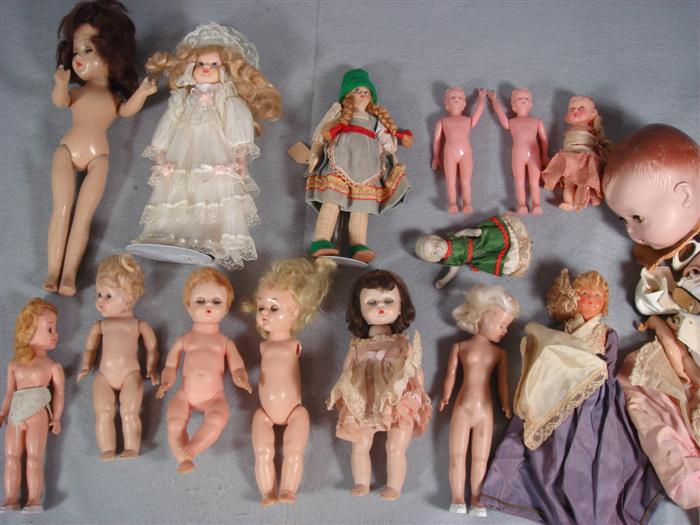 Lot of 20 miscellaneous dolls  3d51f