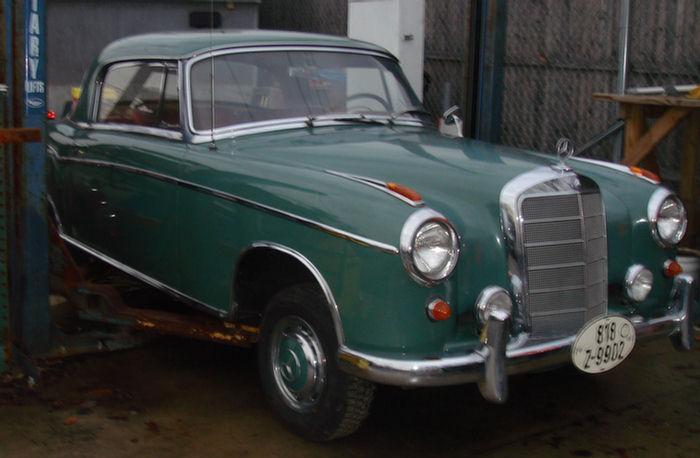 1959 Mercedes 220S coupe, odometer showing