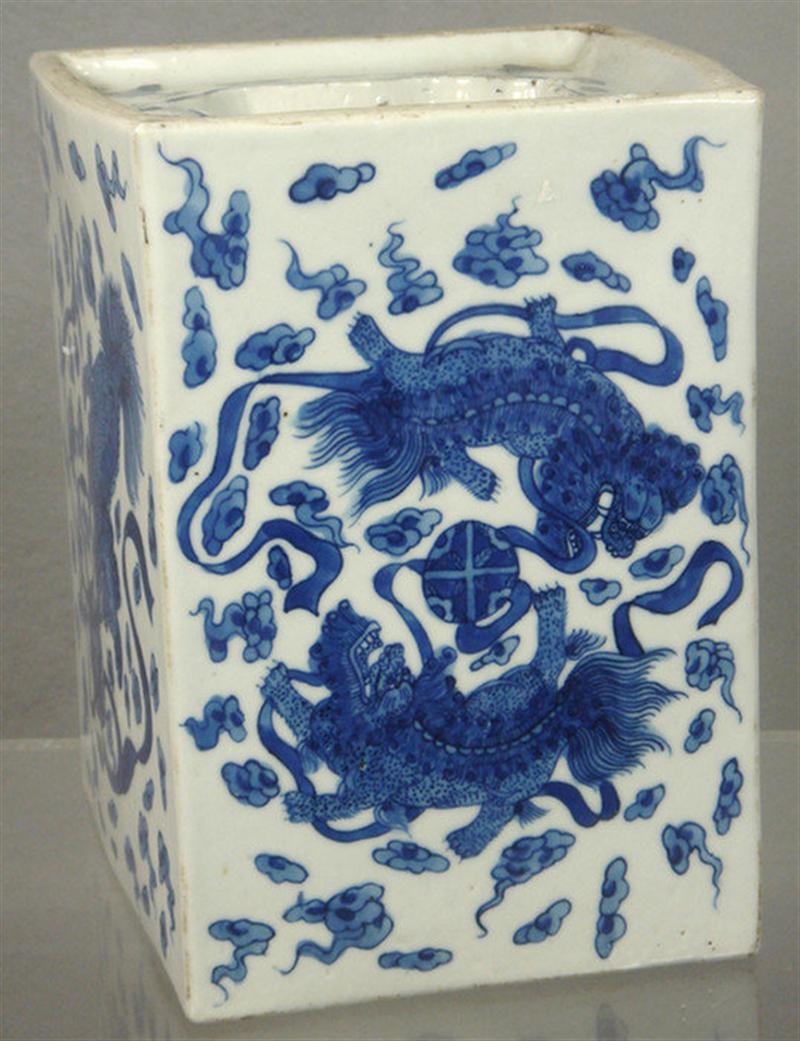 20th c Chinese porcelain censor  3d5a5