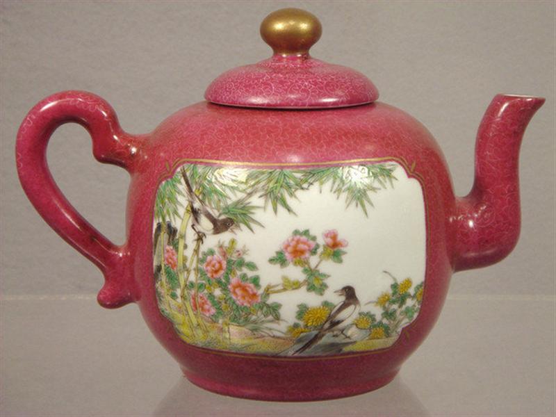 20th c Chinese porcelain teapot  3d5b0