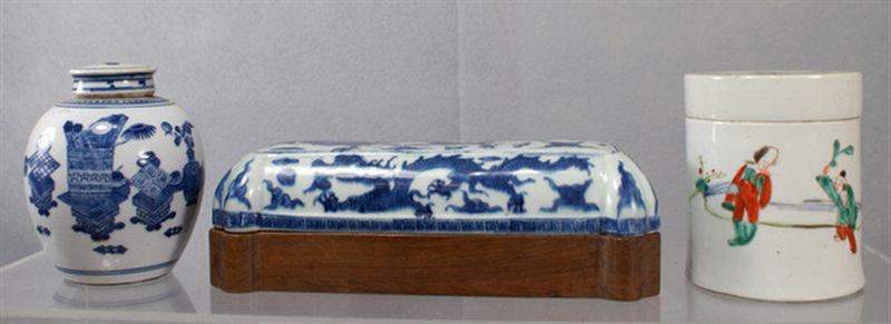 2 19th c Chinese porcelain covered 3d5e5