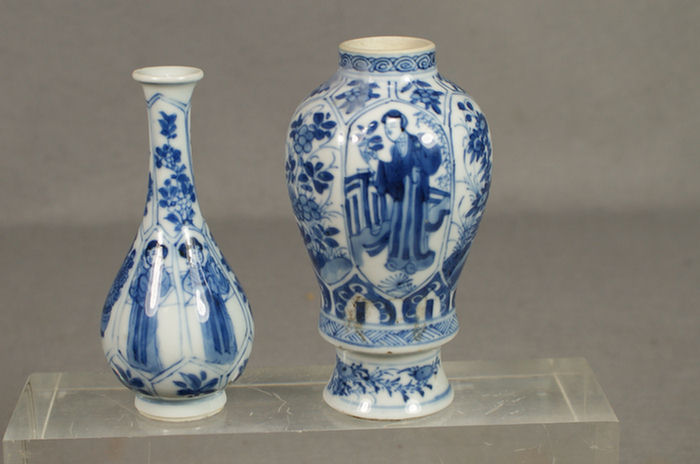 (2) Chinese Export porcelain vases