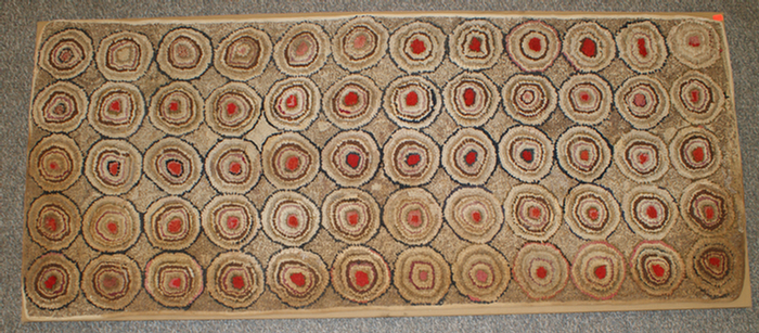 Circular pattern hooked rug late 3da6d