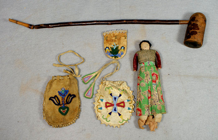 4 beaded Native American pouches various 3da9e