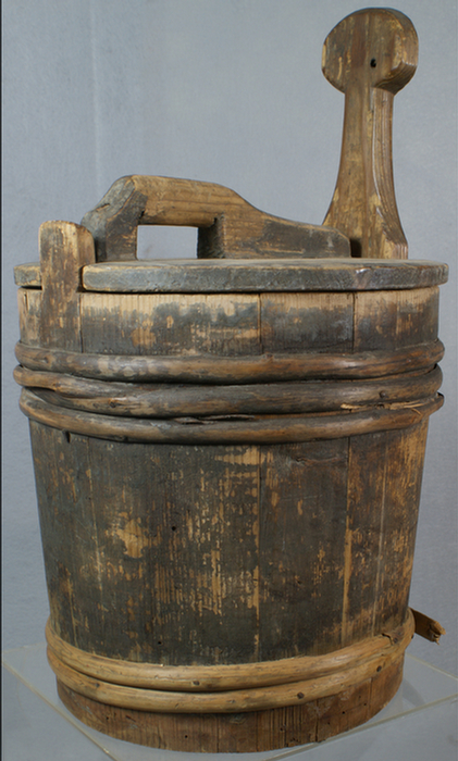 Wooden bucket with lid and handle, dry