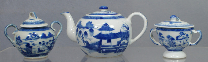 Chinese Export porcelain Canton teapot,