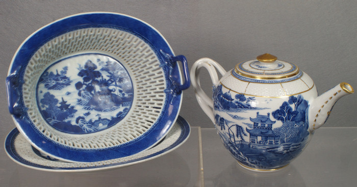 Chinese export porcelain blue and 3dbc5