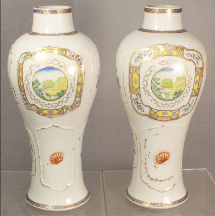 Chinese Export porcelain pr of garniture