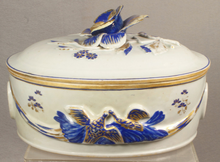 Chinese export porcelain oval covered 3dc2d