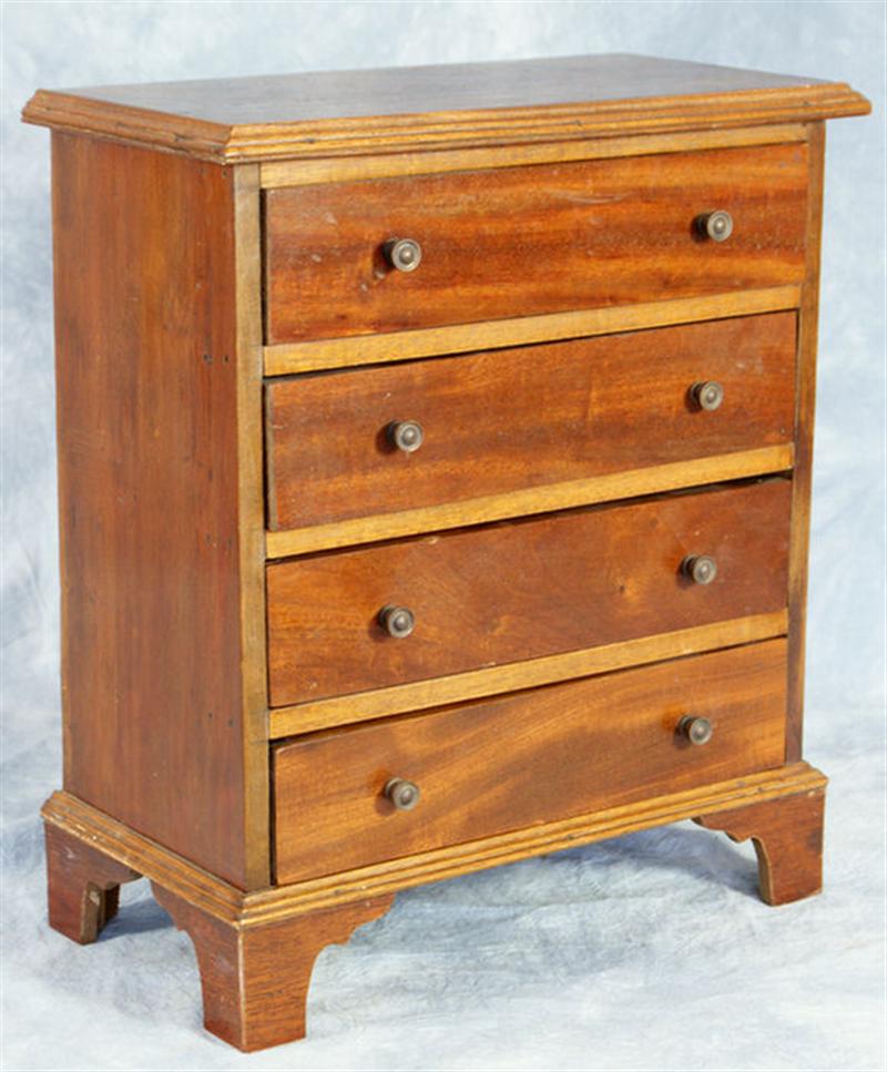 Miniature mahogany Georgian 4 drawer 3d865