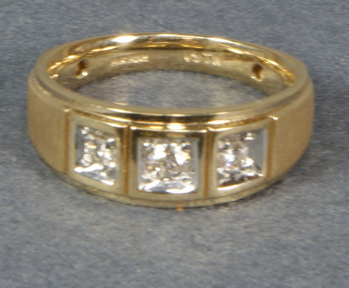 14K YG 3 stone man s diamond ring  3d946