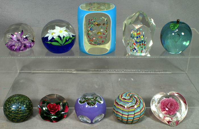 10 assorted blown glass paperweights  3d997