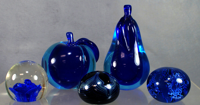 5 assorted blue blown glass paperweights,