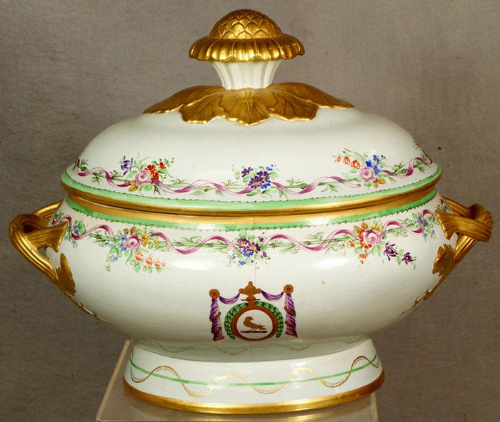 Early Mottahedeh armorial tureen  3de39