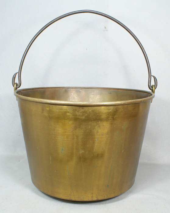 Brass kettle with rigid wrought 3de7b