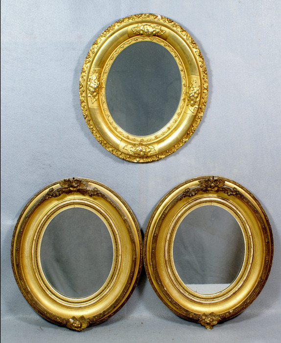 3 oval Victorian gilt wood mirrors  3deaf