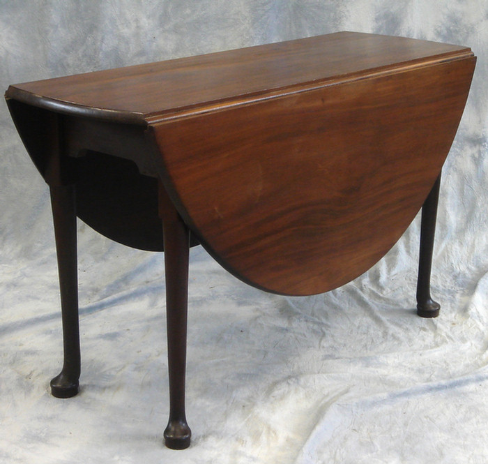 Mahogany Queen Anne drop leaf table,