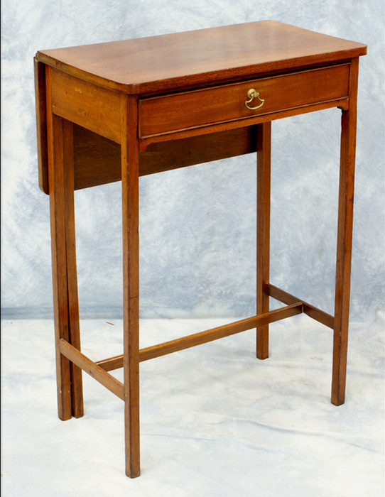 Georgian mahogany side table with 3df32