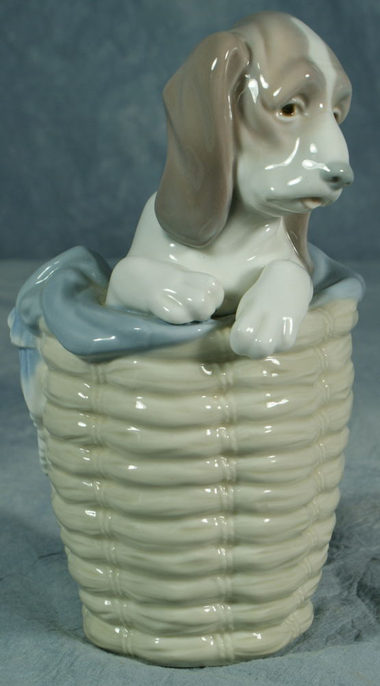 Lladro figurine, bloodhound in