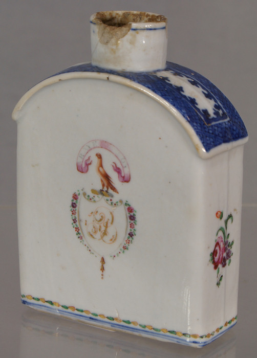 Chinese Export tea caddy, Arms