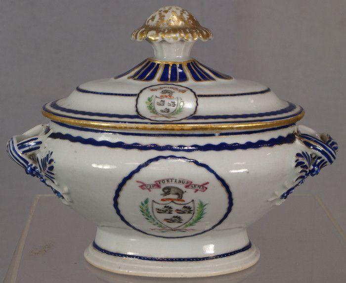 Chinese Export armorial small tureen,