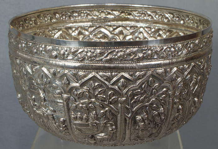 Lg silver bowl, 11 d, for the Thai