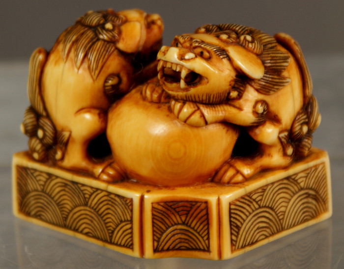 Netsuke Japanese ivory carving