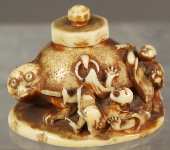Netsuke Japanese ivory carving
