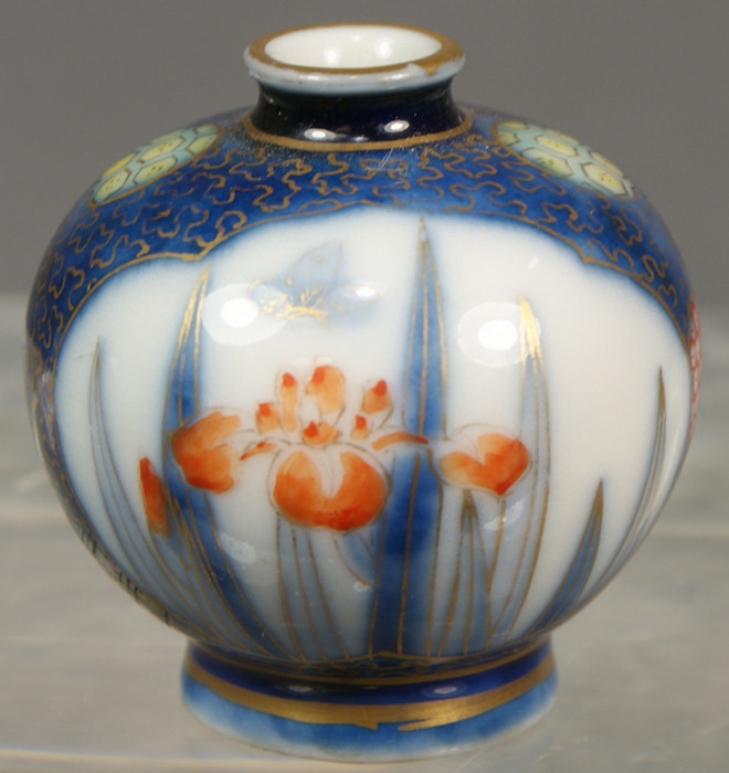 Miniature Japanese Imari vase, c 1850-1860