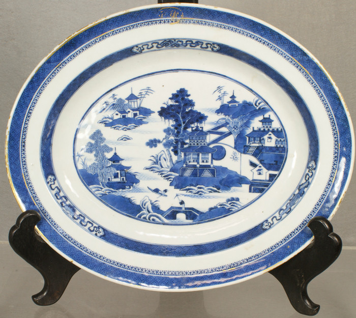 Chinese Export porcelain Nanking oval