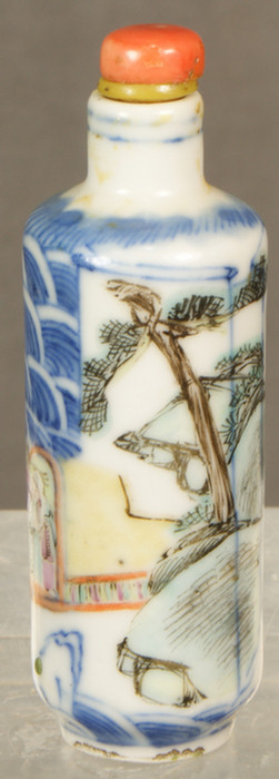 Chinese snuff bottle in underglaze 3dd3a