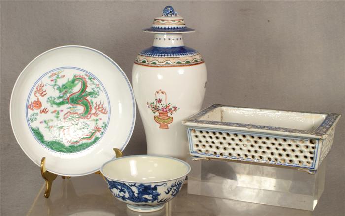 Lot of 4 pieces of Chinese porcelain