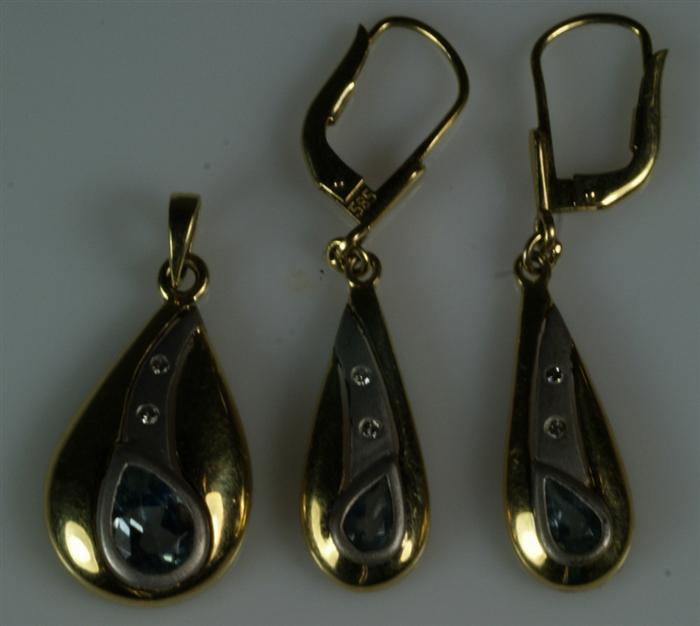 Pr of 14K YG earrings with matching 3e2d9