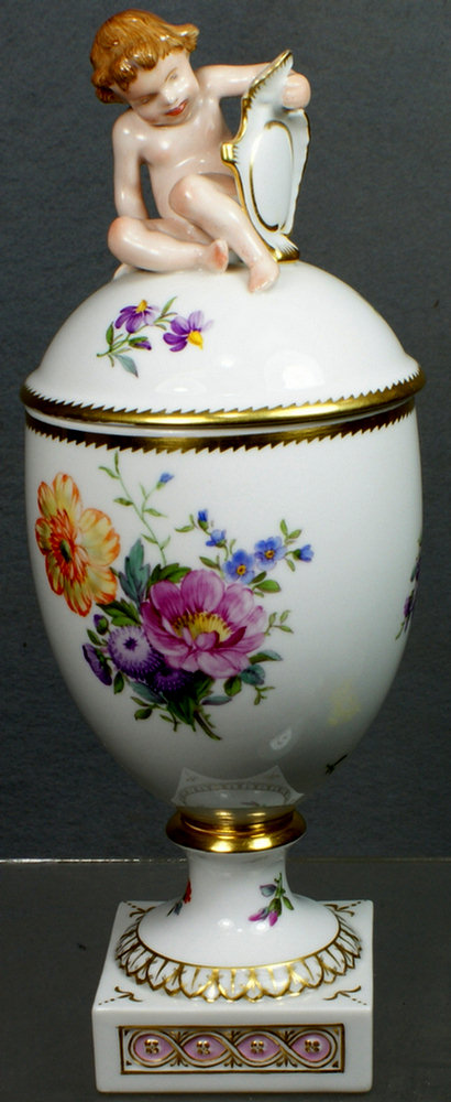 Royal Copenhagen covered jar with 3e385