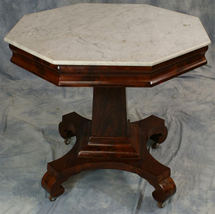 Octagonal white marble top American 3e3ae