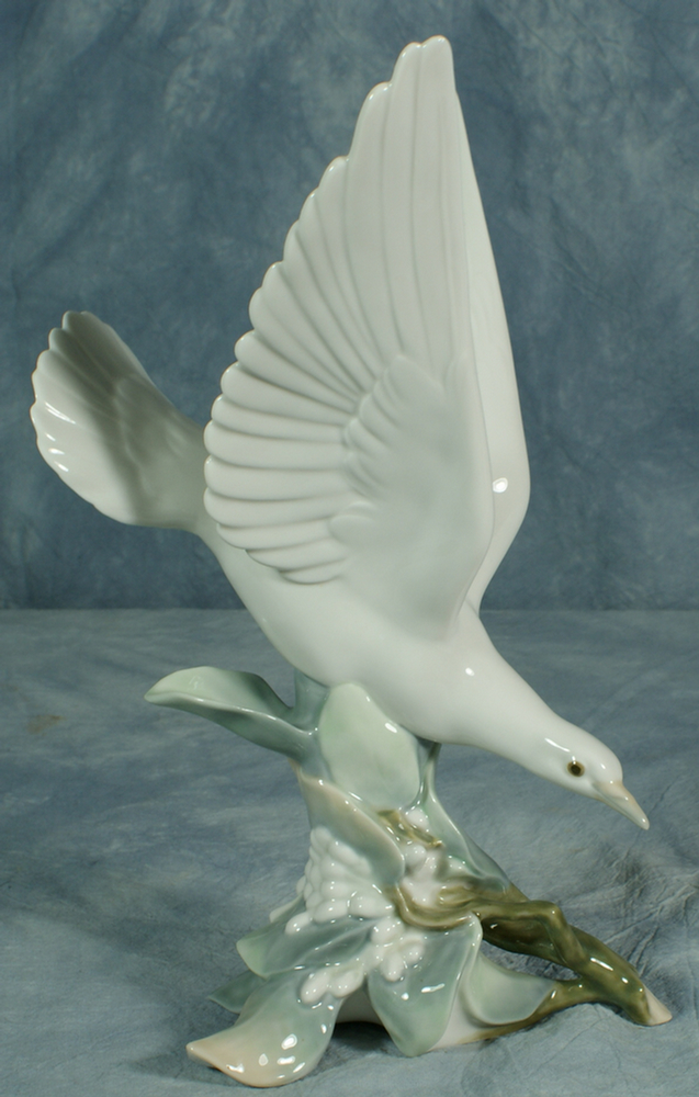 Lladro seagull figurine, 11" tall