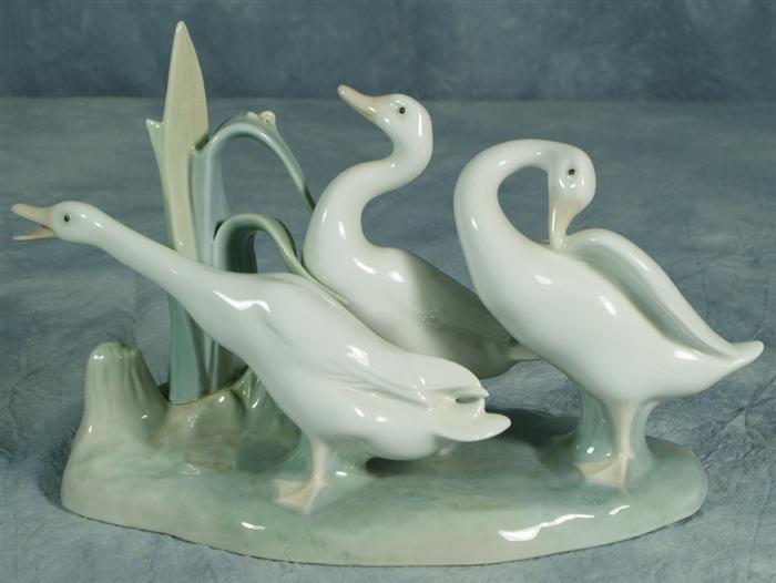 Lladro triple goose figurine, 9"