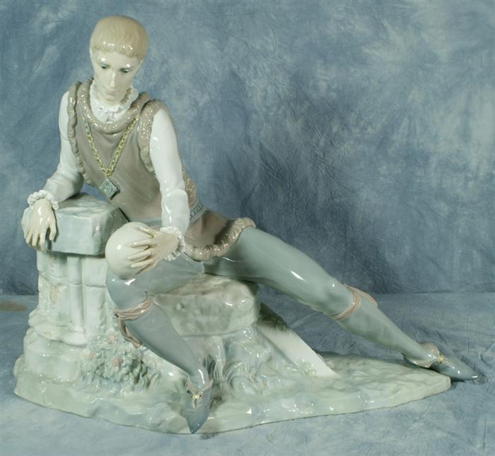 Lladro figurine Hamlet contemplating 3e044