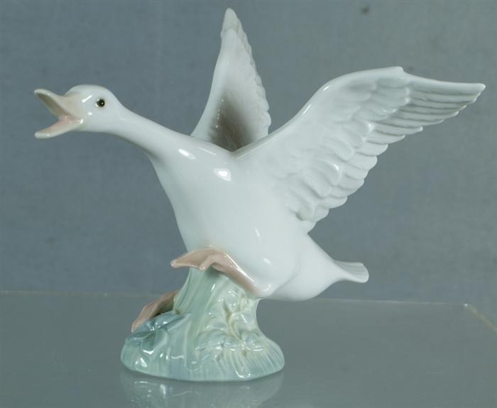 Lladro figurine, Honking Goose,