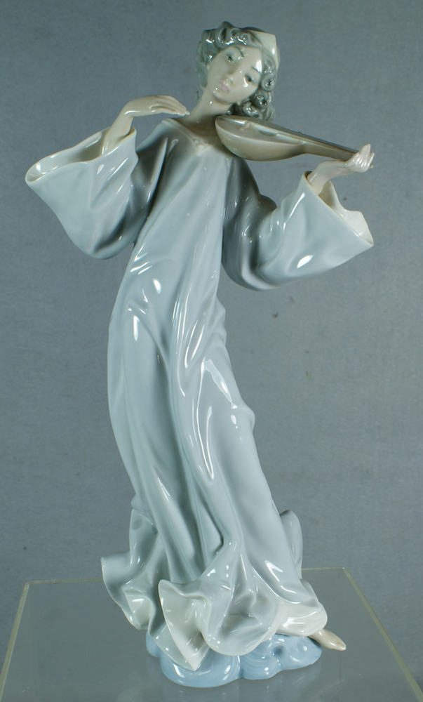 Lladro figurine, Woman with Lute,