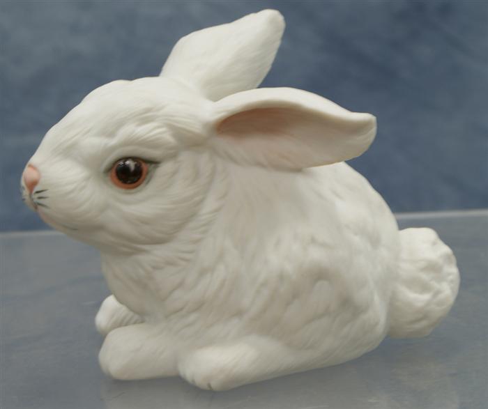 Boehm White rabbit at rest, 3"