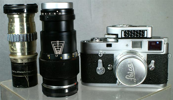 Leica M2 35 mm rangefinder camera,