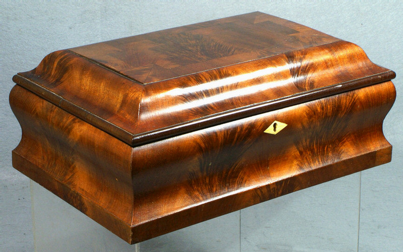 Mahogany veneered dresser box, interior