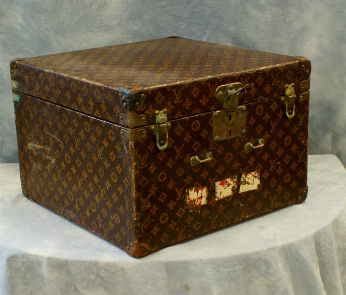 Louis Vuitton hat box 18 x 17 3e594