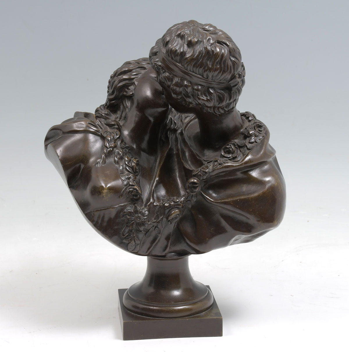 YOUNG LOVERS KISS BRONZE: 11.25 in