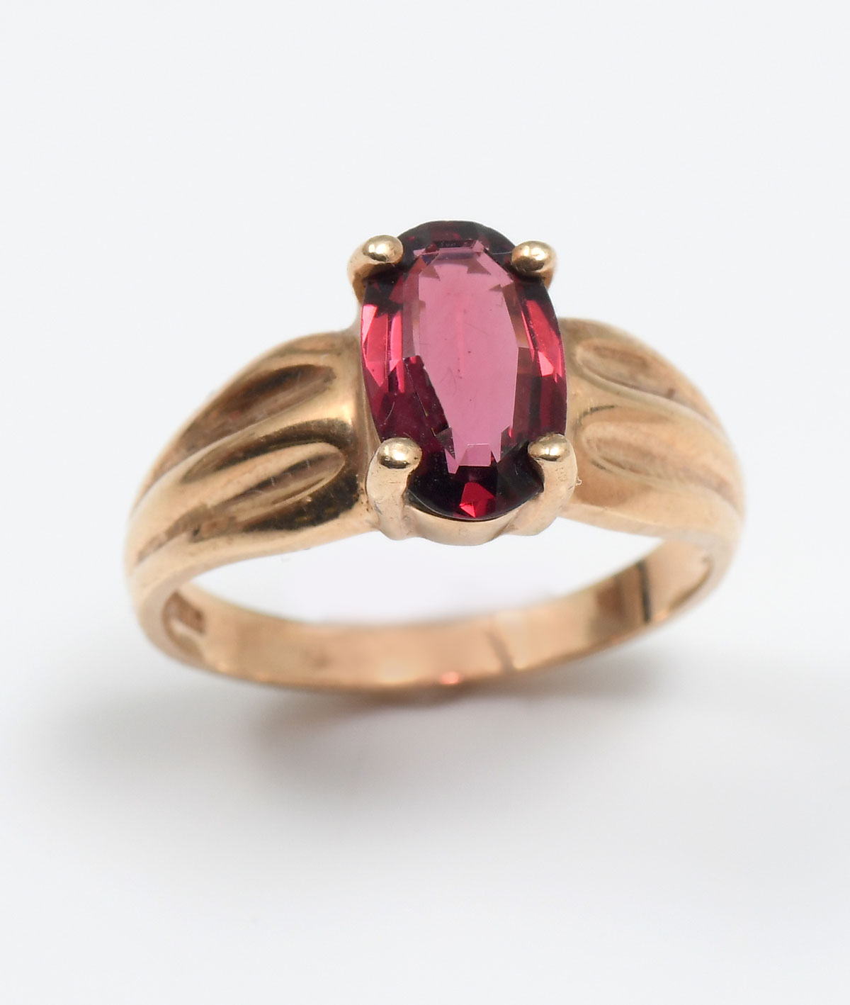 14K GARNET RING 14K yellow gold 2749ca