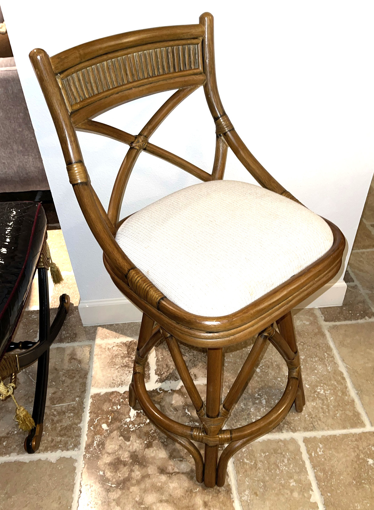 4 SWIVEL RATTAN BARSTOOLS: Well-