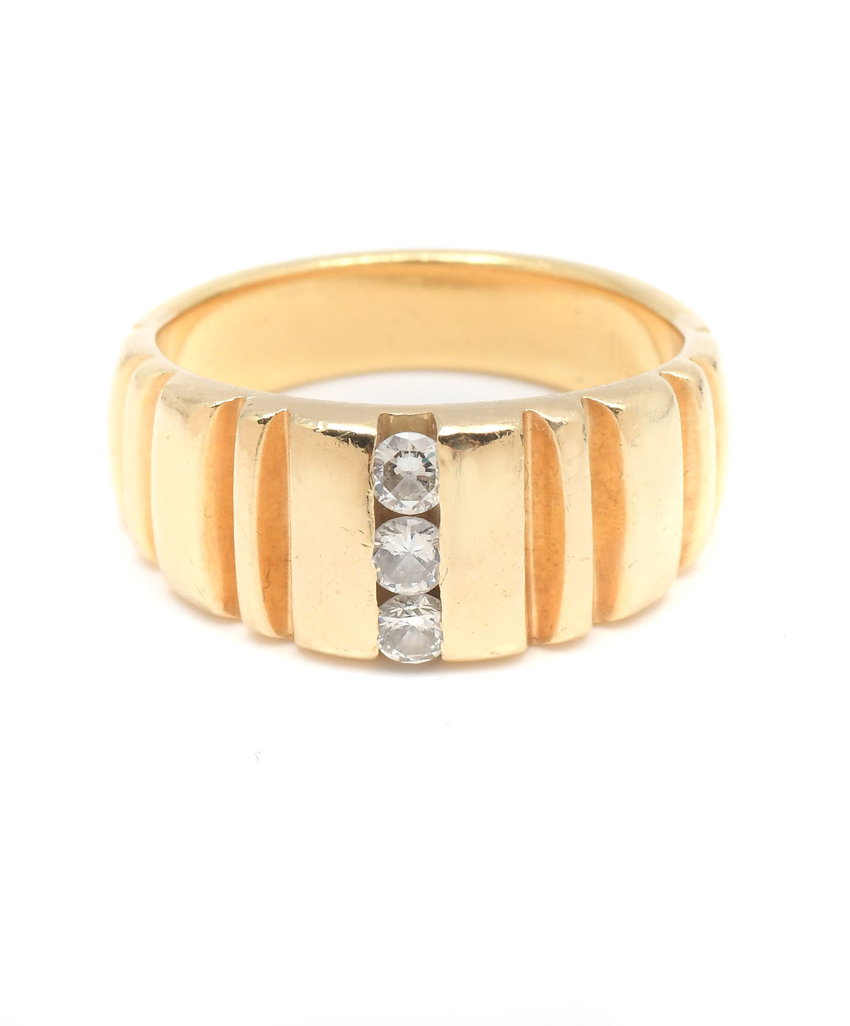 18K 80'S DIAMOND RING: Tapered,